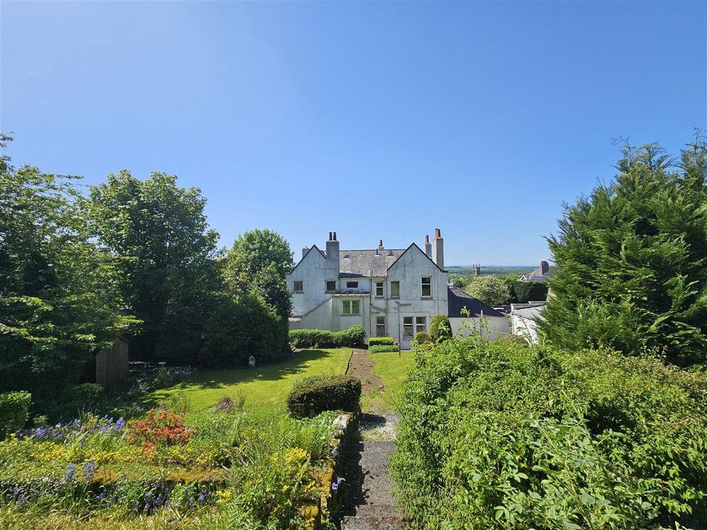 Property photo 3 of 28