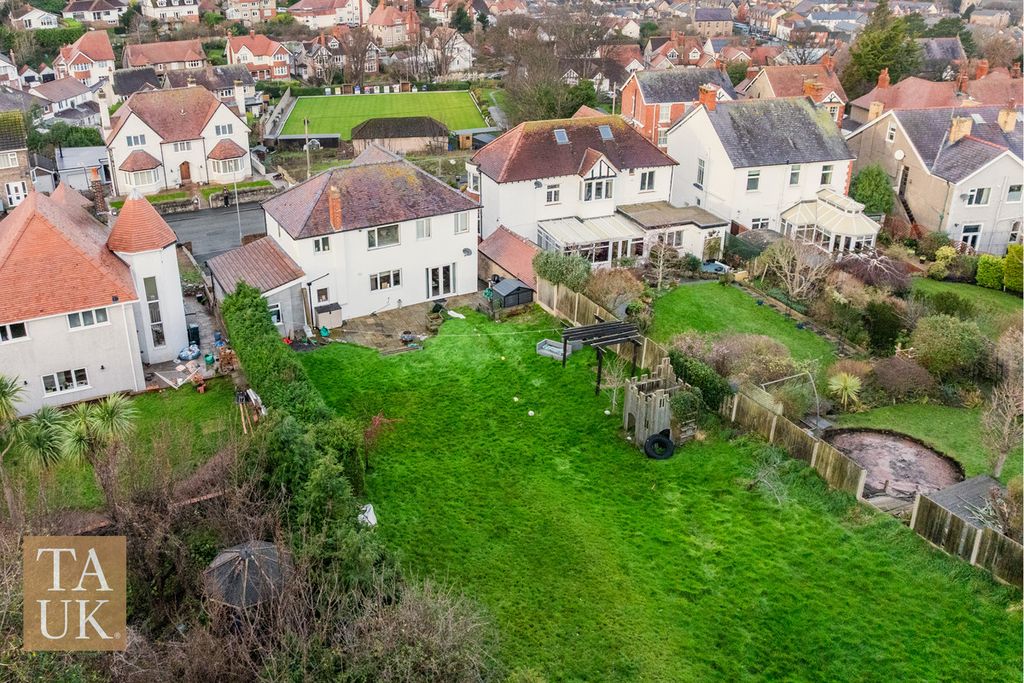 Property photo 3 of 18