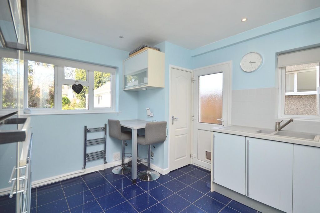 Property photo 3 of 27 Kitchen/Breakfast Room
