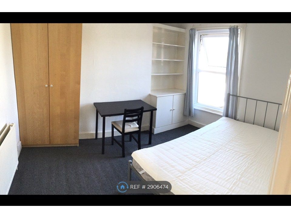 Property photo 3 of 17 First Floor Middle Bedroom