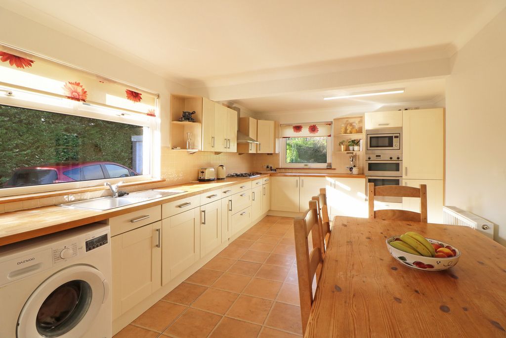 Property photo 2 of 25