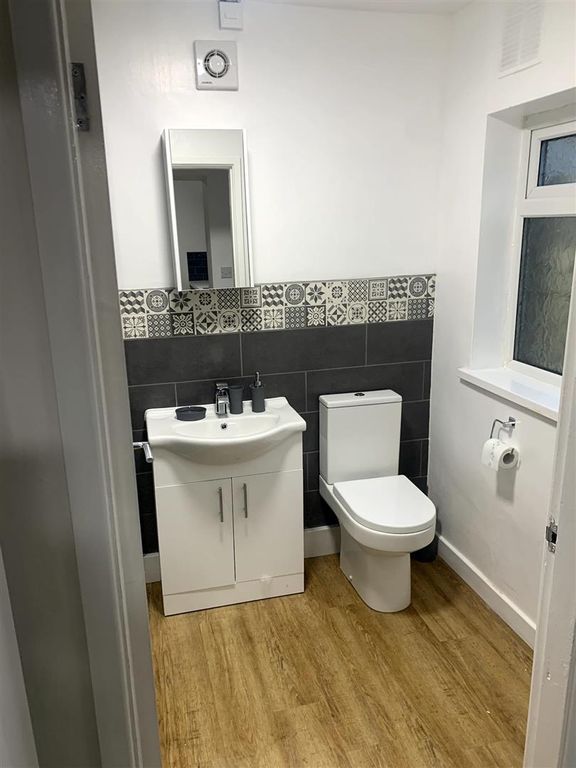 Property photo 3 of 6 Bathroom.Jpg