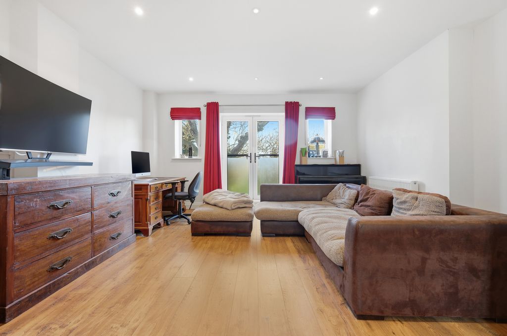 Property photo 3 of 23