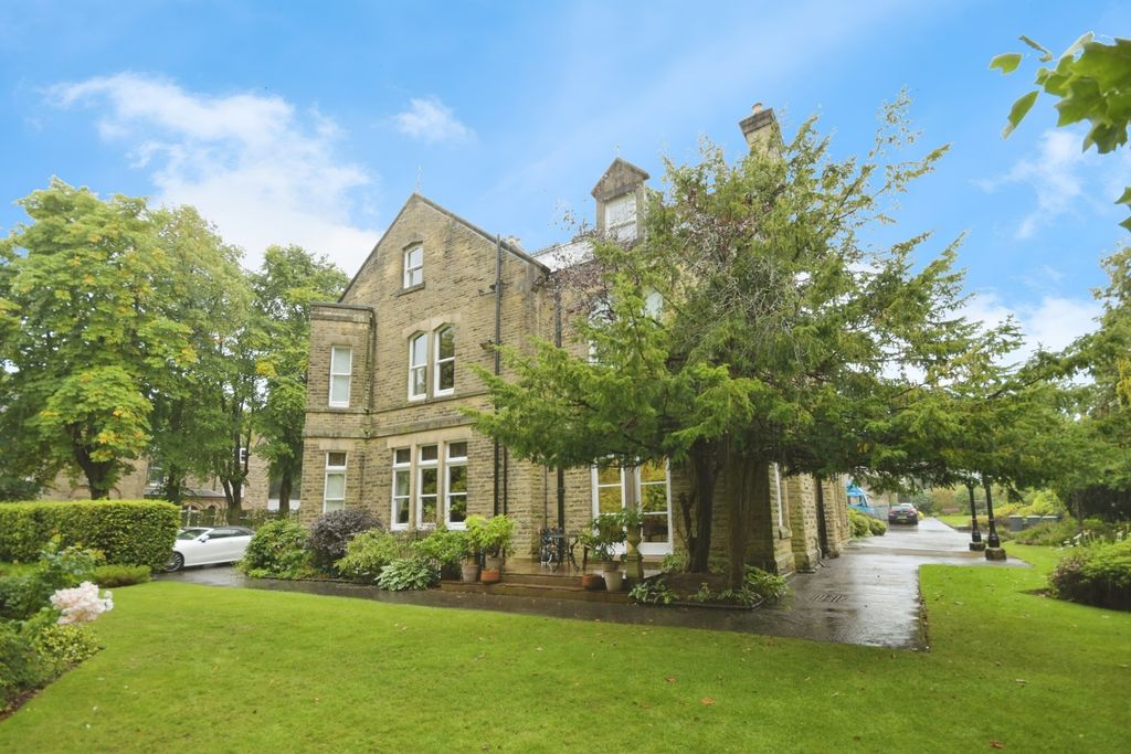 Property photo 1 of 36 Moorcroft