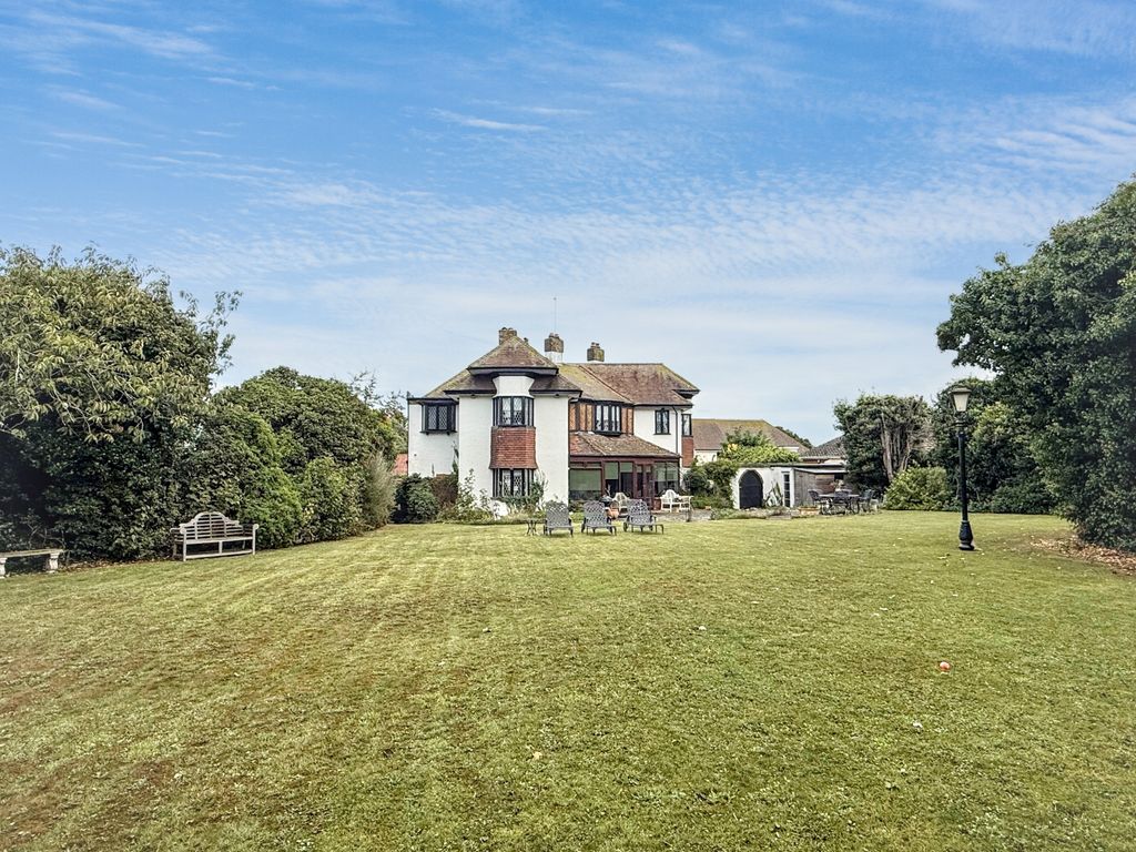 Property photo 3 of 36
