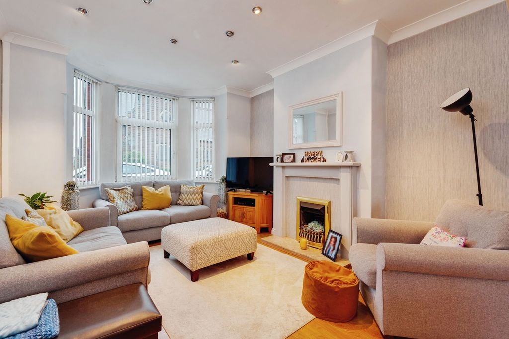 Property photo 2 of 19 Pbox-Img.Jpg