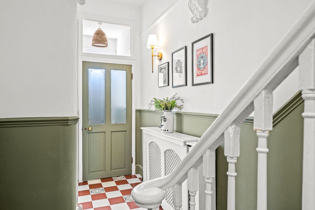 Property photo 3 of 28