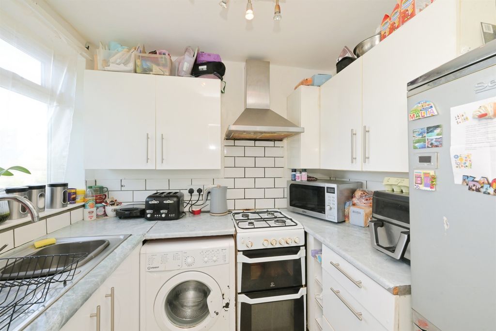 Property photo 2 of 16