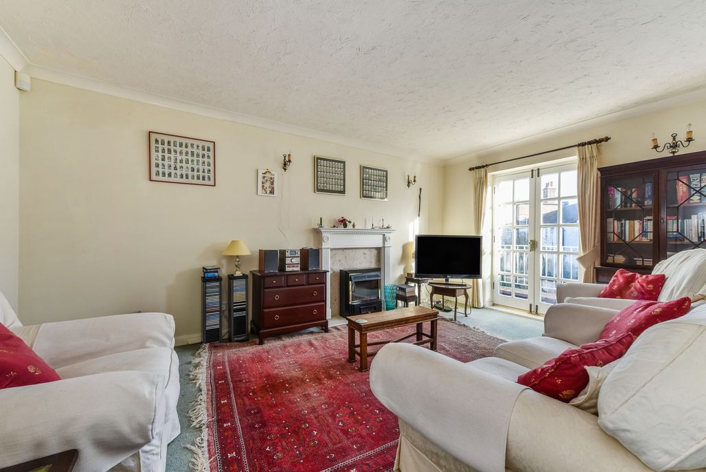 Property photo 2 of 19