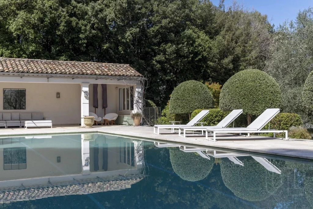 Property photo 2 of 36