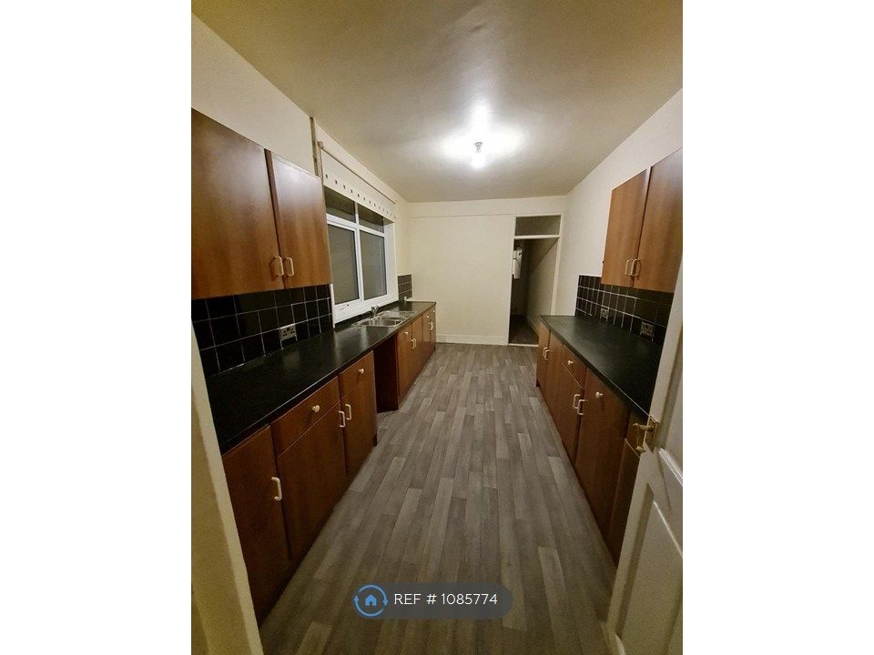 Property photo 2 of 19 Kitchen