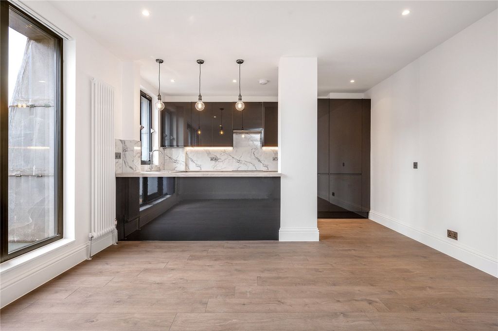 Property photo 1 of 15 Reception/ Kitchen