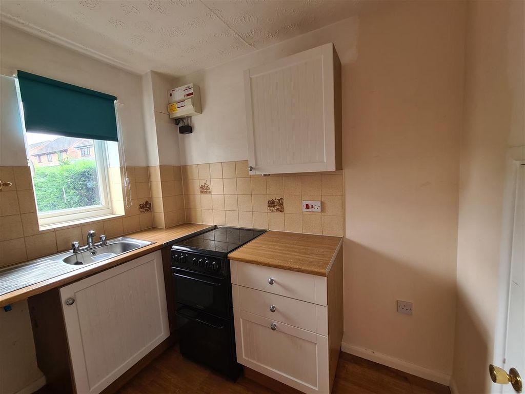 Property photo 3 of 6 Kitchen
