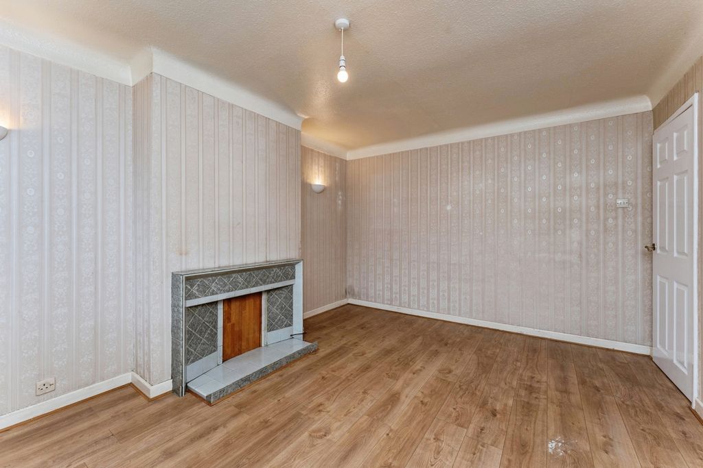 Property photo 2 of 19 Lounge