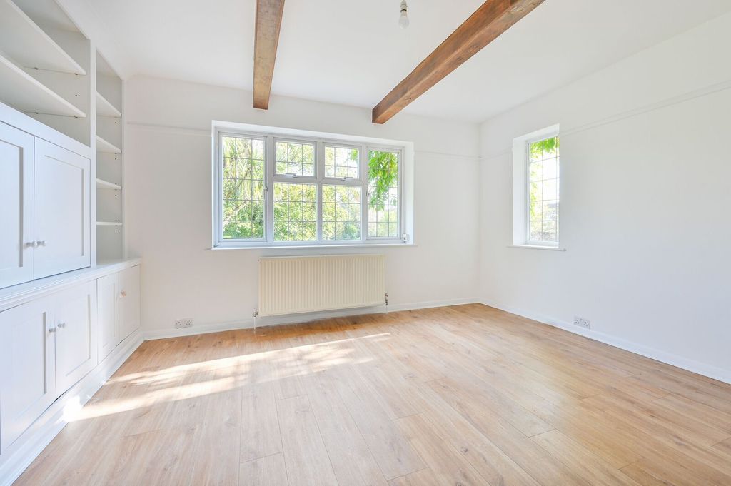 Property photo 3 of 25
