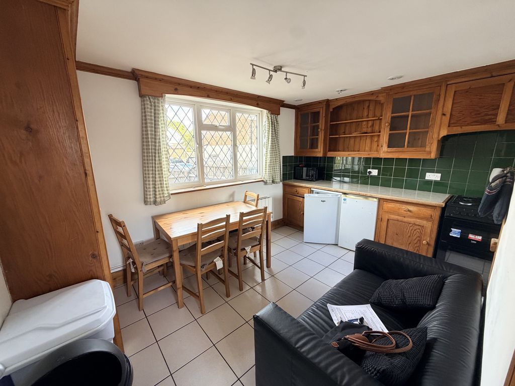 Property photo 3 of 11 Photo 6