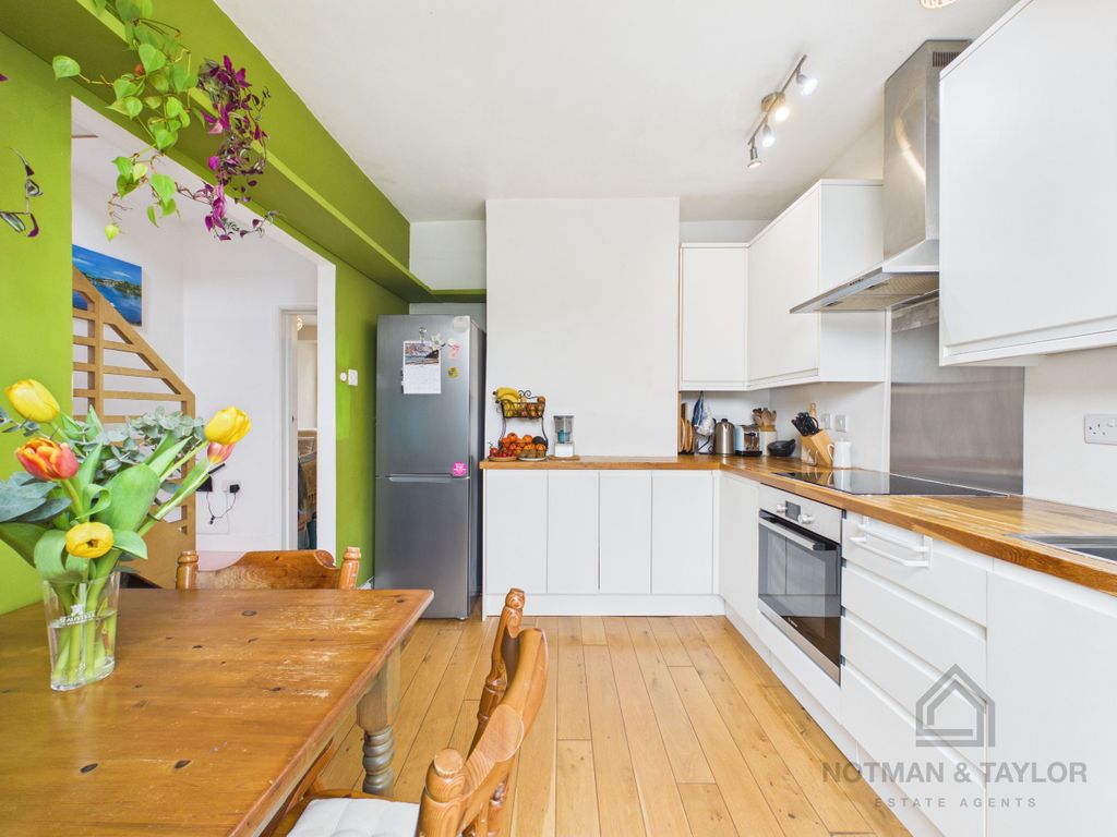 Property photo 3 of 25