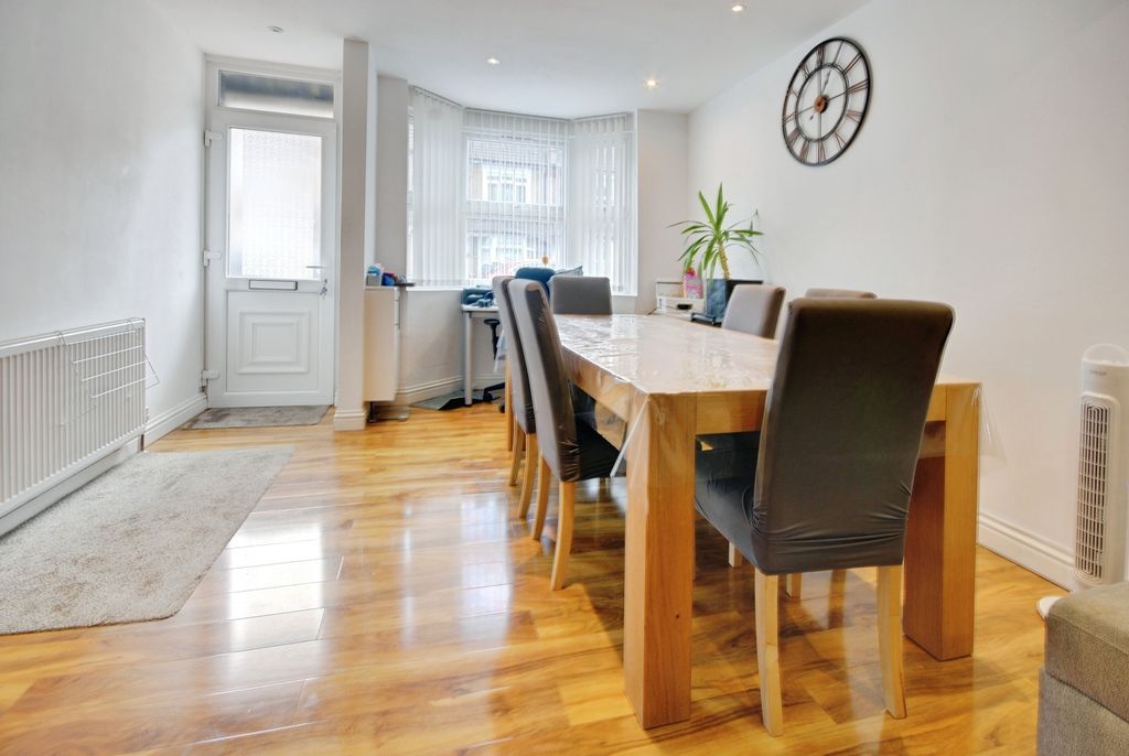 Property photo 3 of 9 Pbox-Img.Jpg