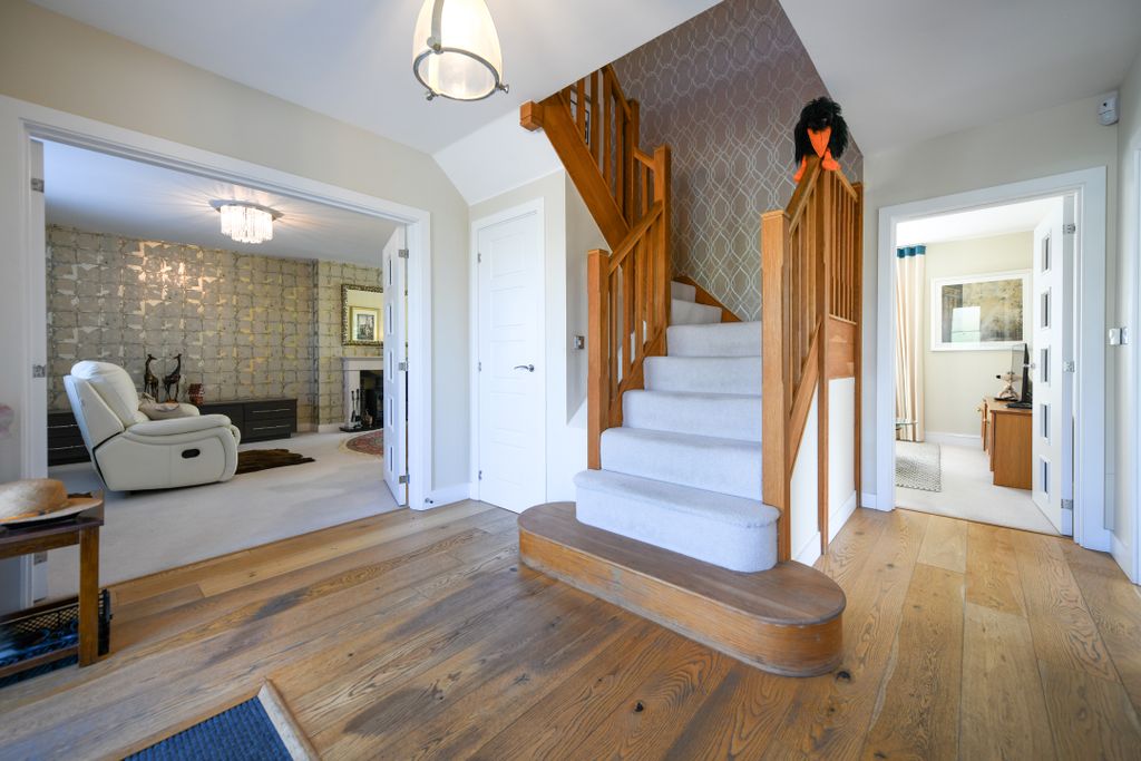 Property photo 2 of 33