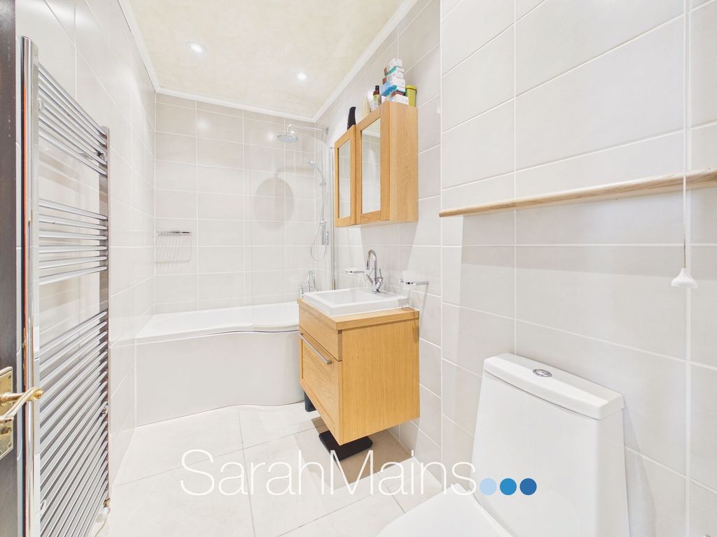 Property photo 3 of 16 Bathroom