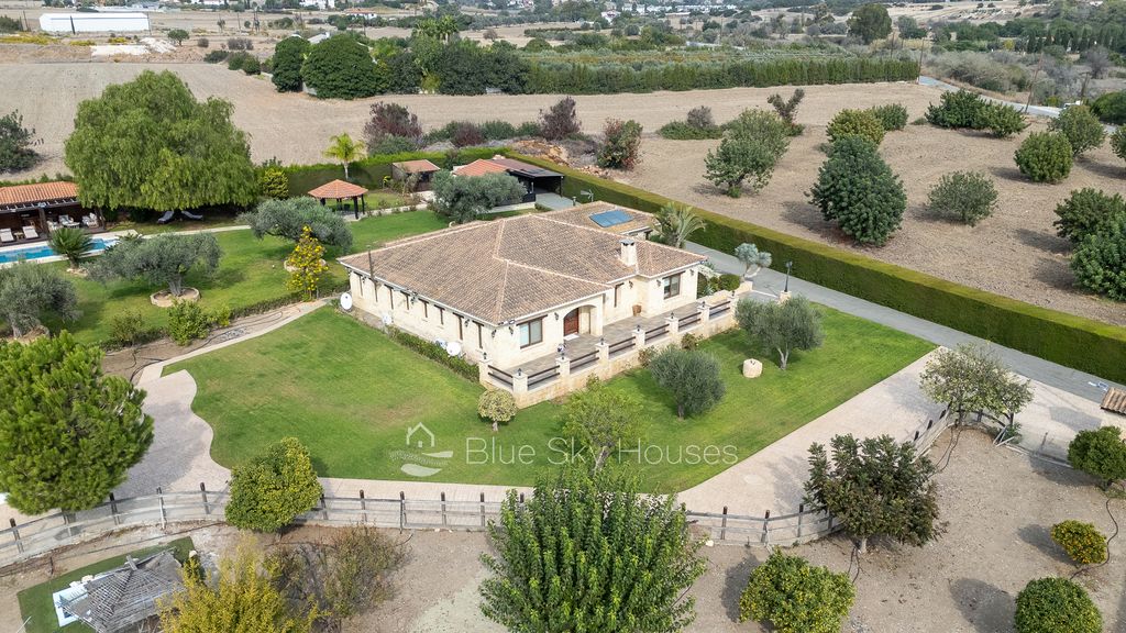 Property photo 1 of 36