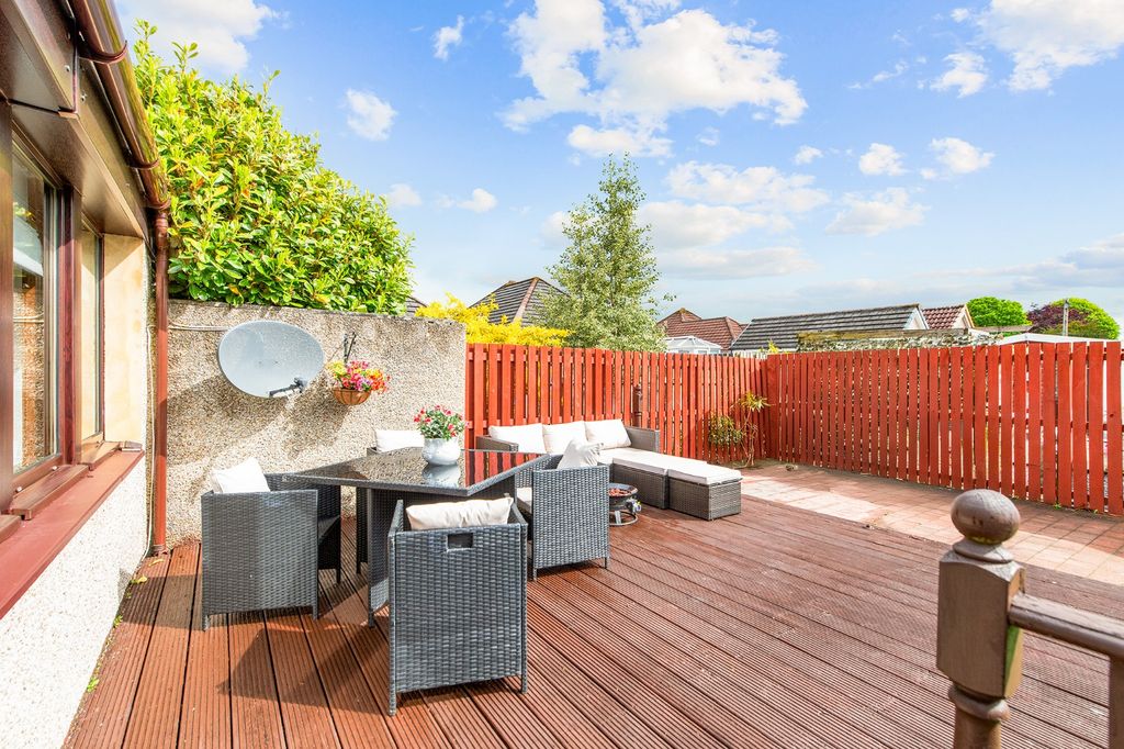 Property photo 3 of 60 4879648