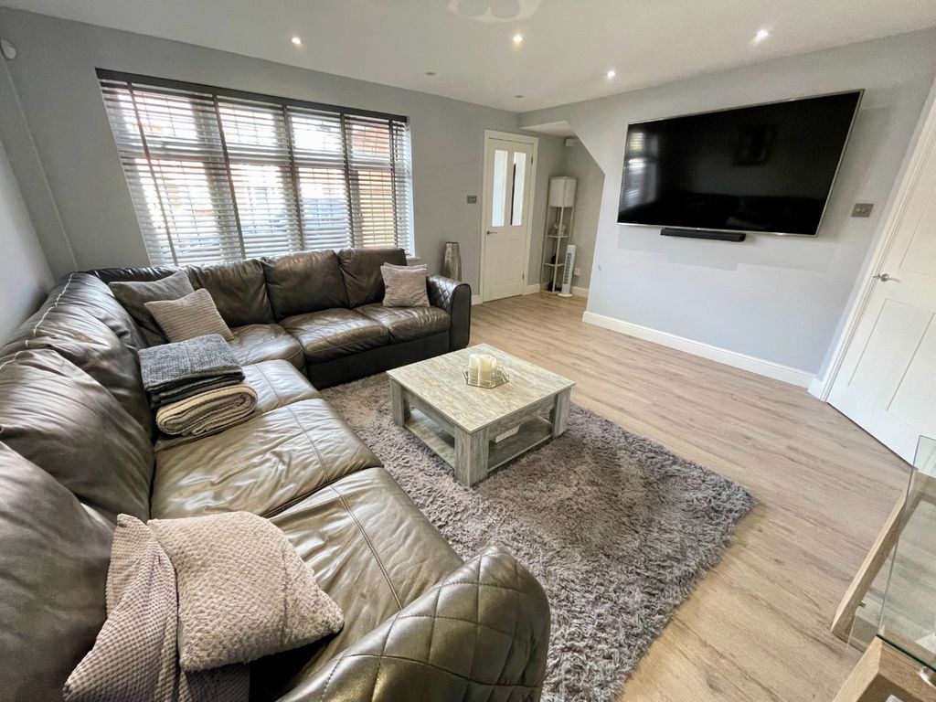 Property photo 2 of 15 1815573