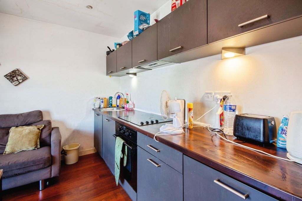 Property photo 2 of 8 Kitchen