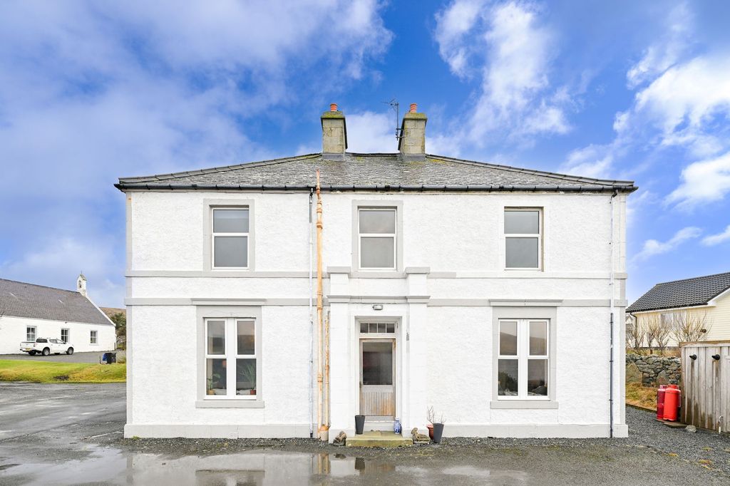 Property photo 3 of 62