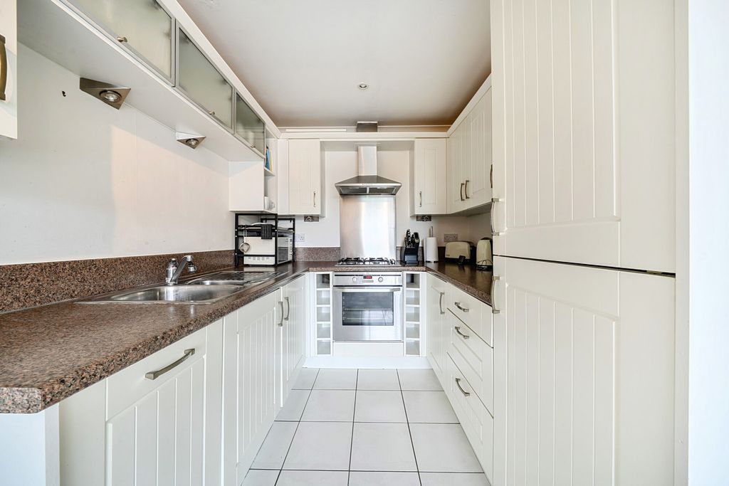 Property photo 3 of 18 Kitchen