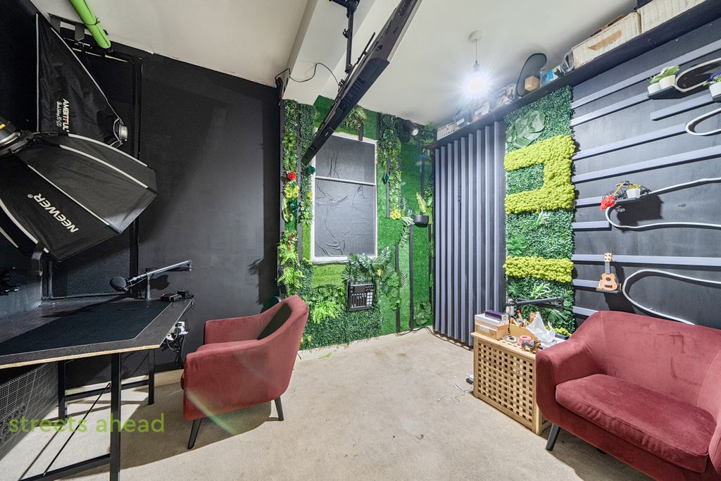Property photo 3 of 14 Af55Ec7E-F214-456...