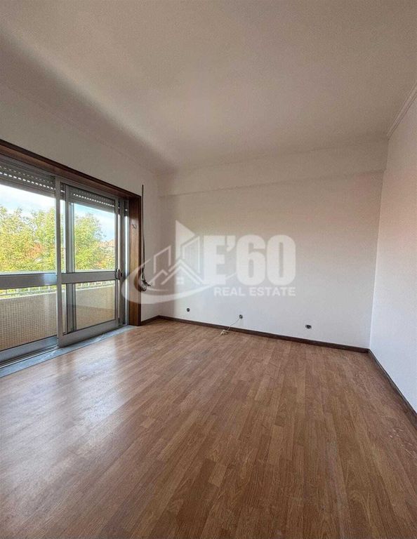 Property photo 1 of 9 T2 Apartment For Sale Espinho