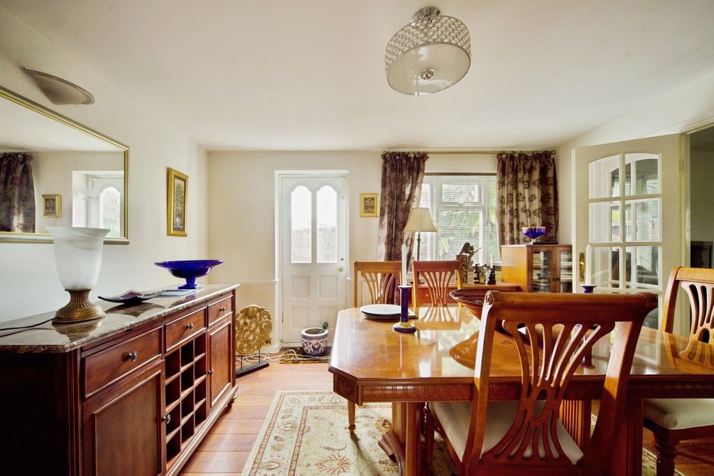 Property photo 2 of 17 Photo