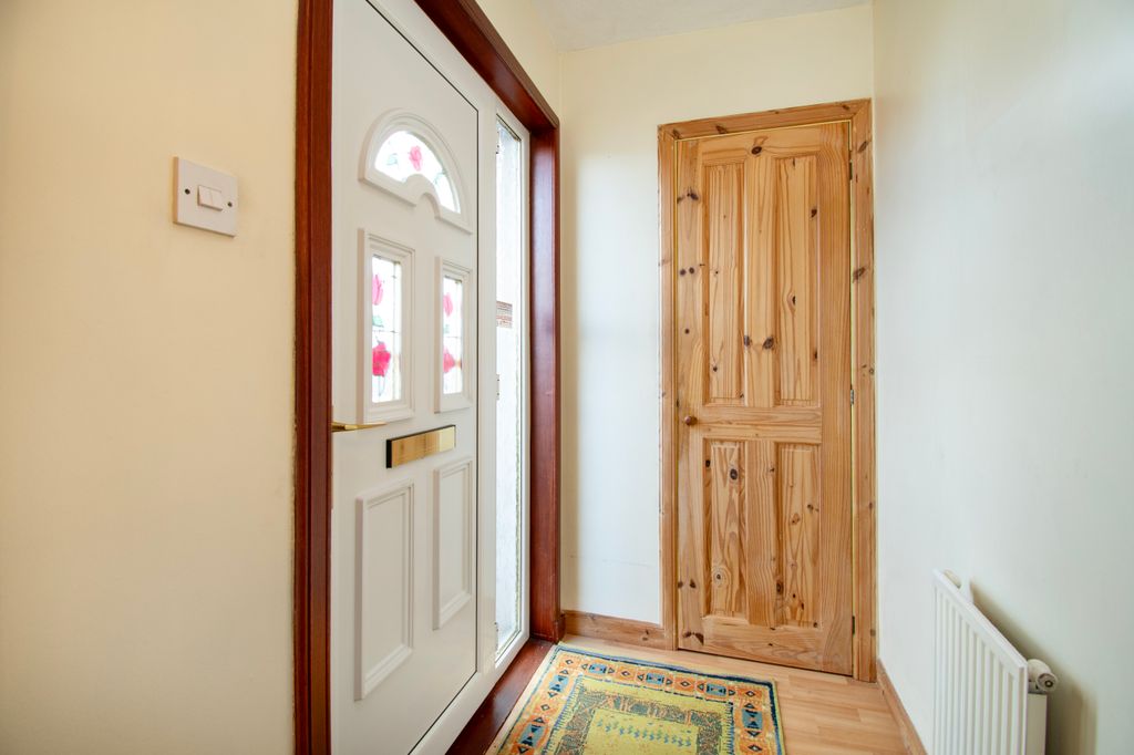 Property photo 3 of 38