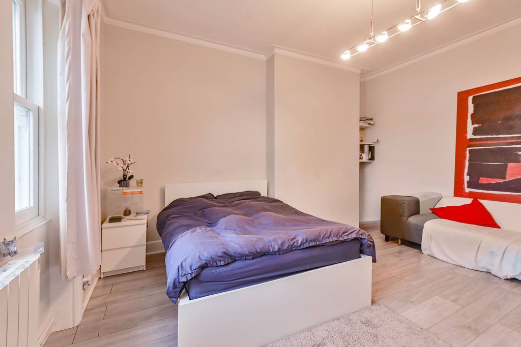 Property photo 2 of 6