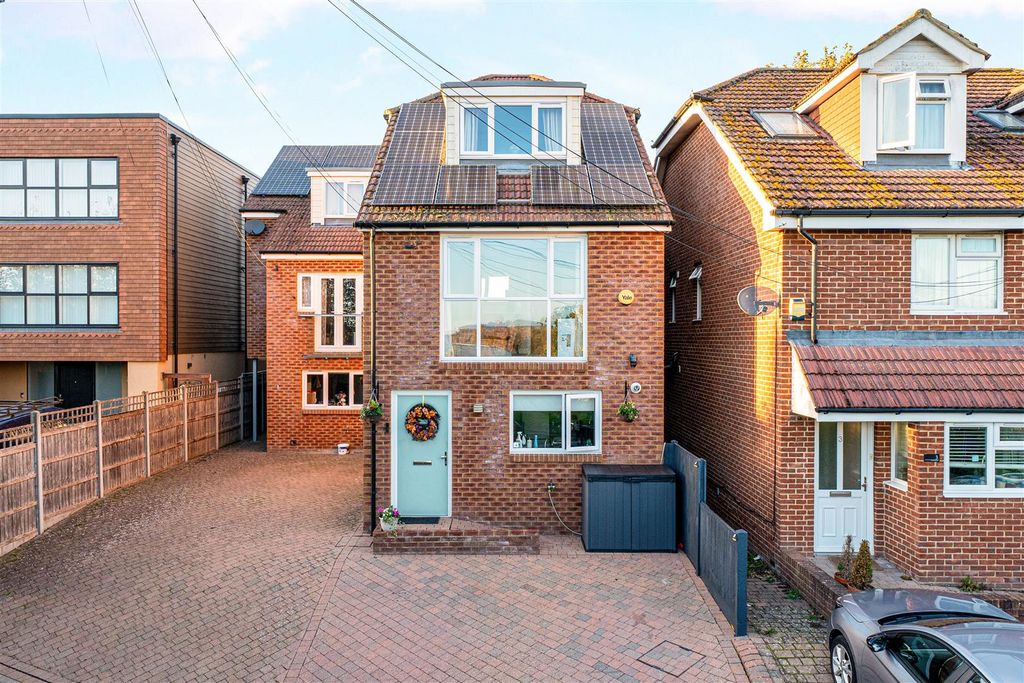 Property photo 1 of 27 3-6Ae4A3B511884-2-6Ae2288F53F17-1535641-1A1836E512