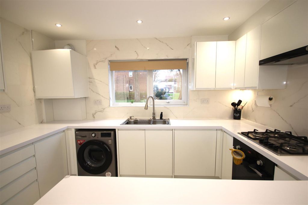 Property photo 2 of 14 Img_8055.Jpg