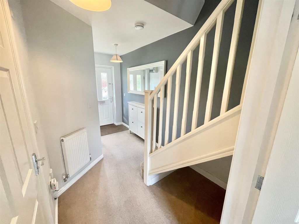 Property photo 3 of 16 Hallway
