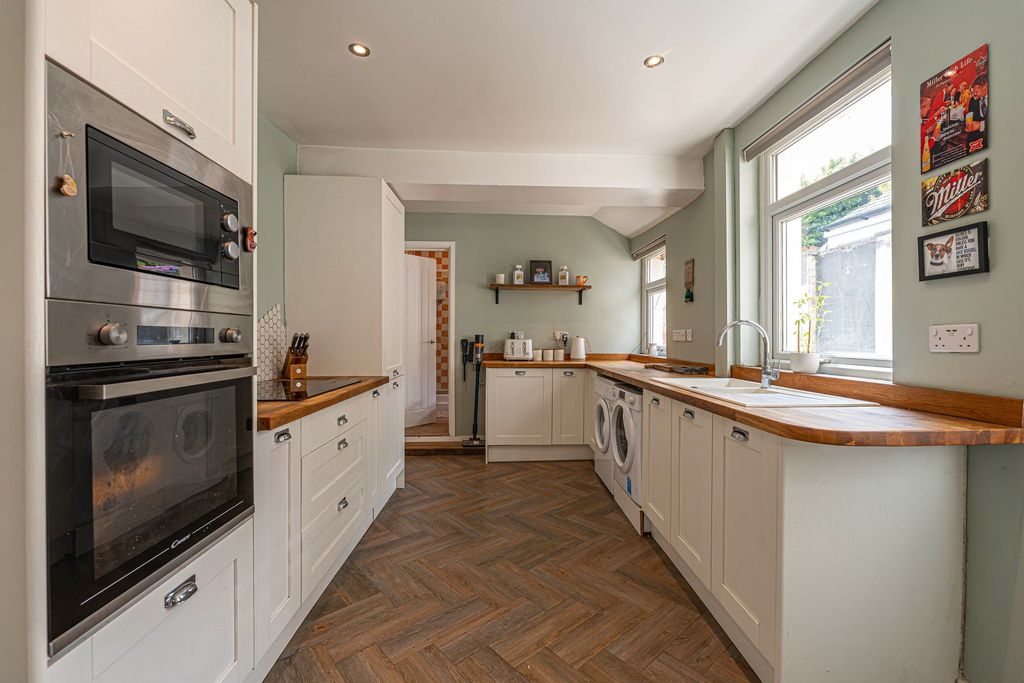 Property photo 2 of 44