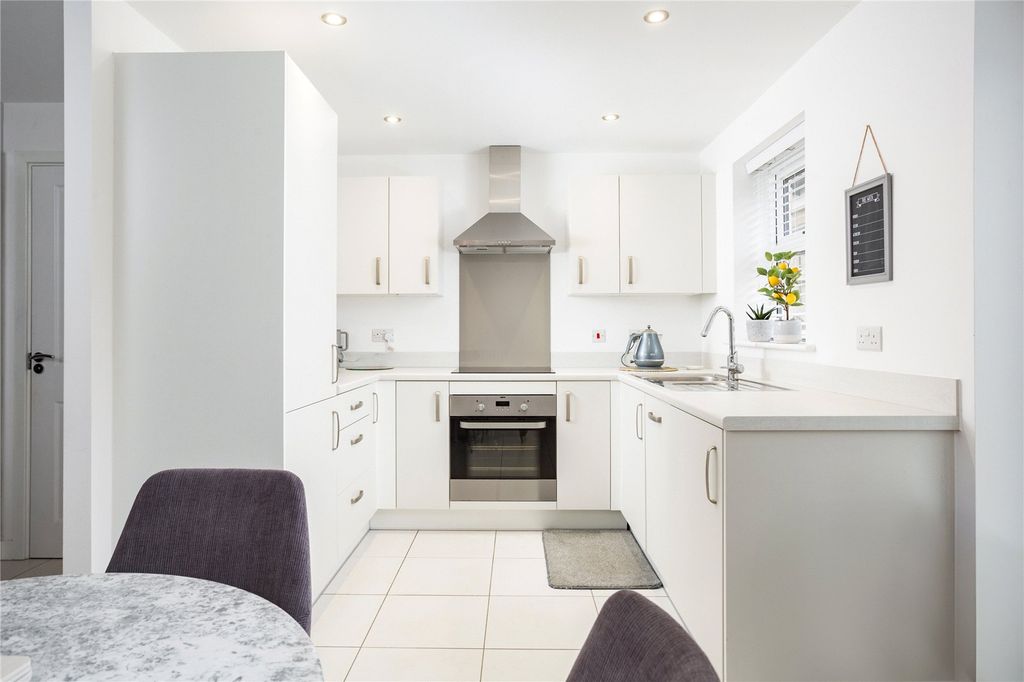 Property photo 3 of 16 Photos