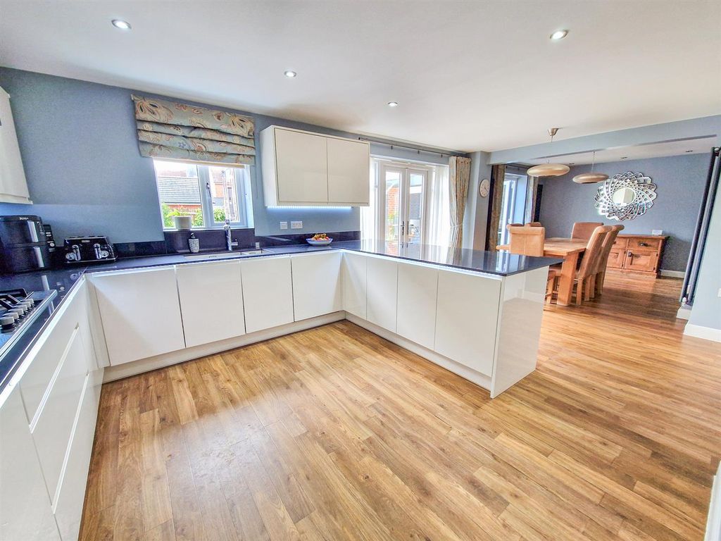 Property photo 2 of 34