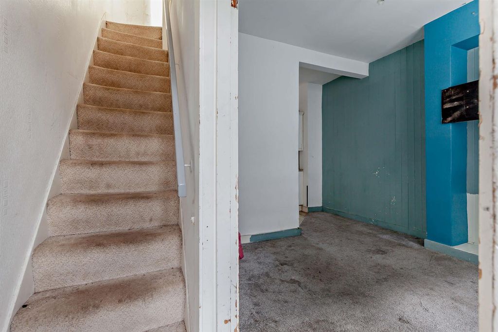 Property photo 2 of 15 8669132-Interior08-800.Jpg