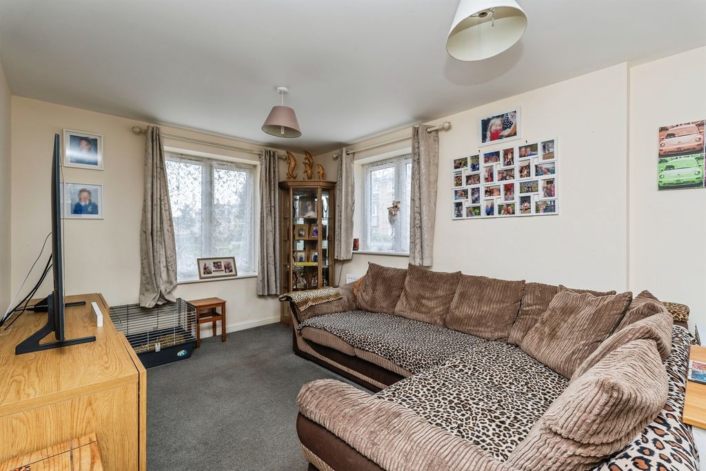 Property photo 2 of 17