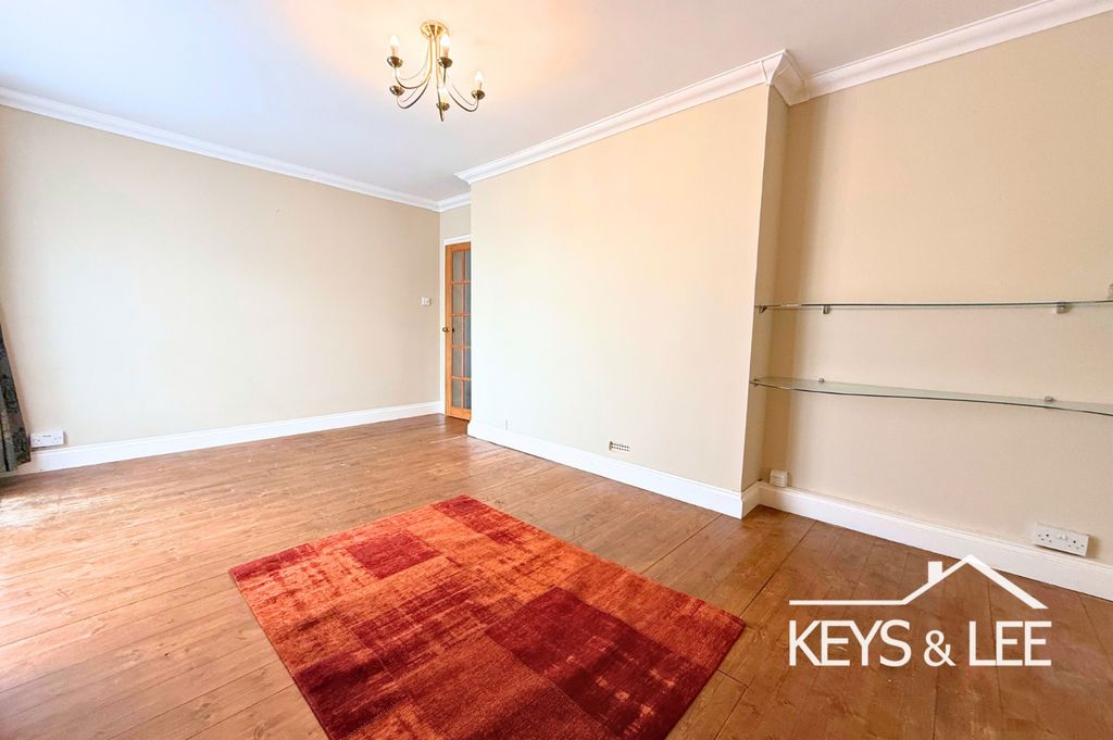 Property photo 3 of 12 4520296