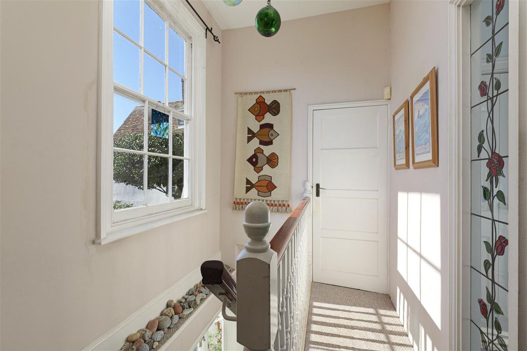 Property photo 2 of 31