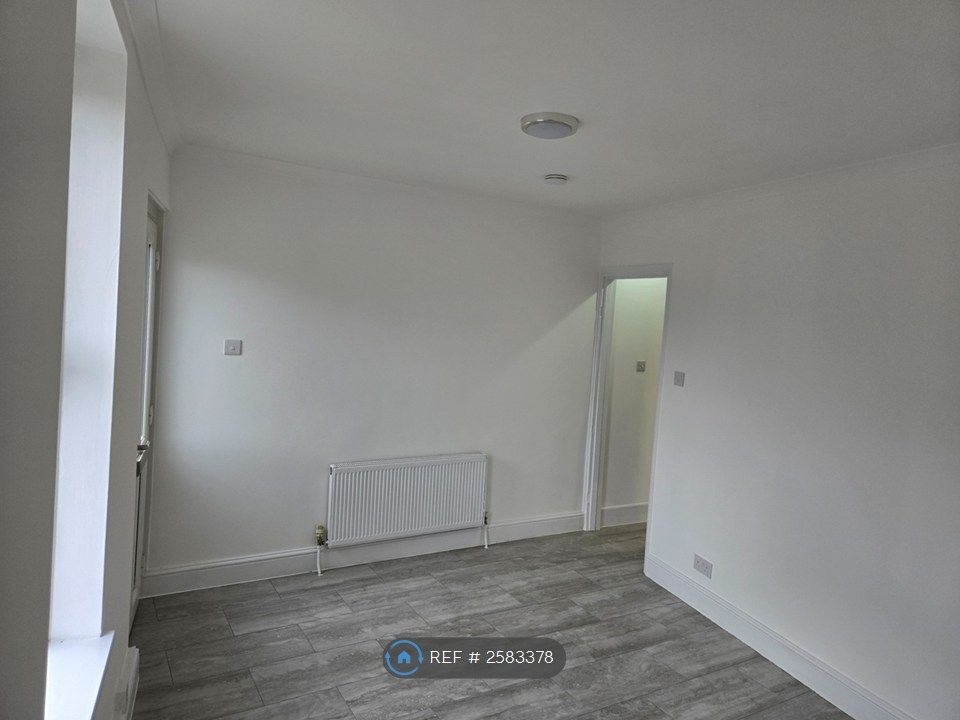 Property photo 3 of 13 Living Room