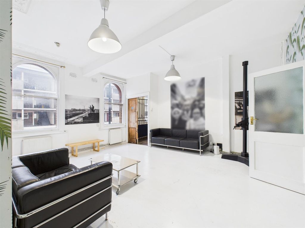 Property photo 2 of 12 Cam04237G0-Pr0249-Still002.Jpg