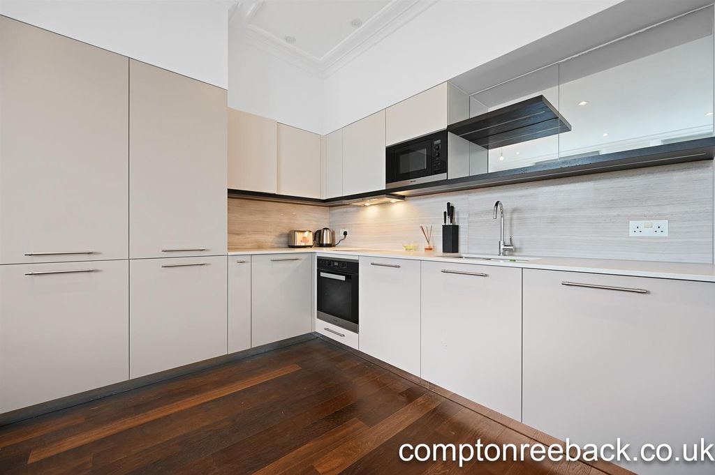 Property photo 2 of 8 Kitchen