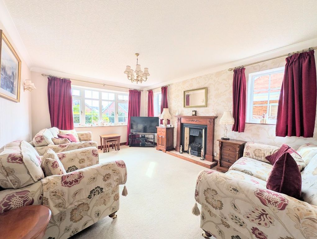 Property photo 2 of 21 Lounge