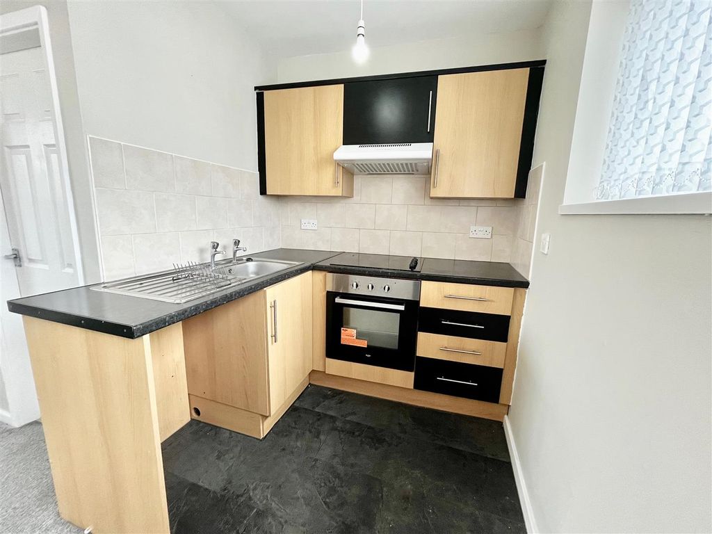 Property photo 2 of 8 Kitchen